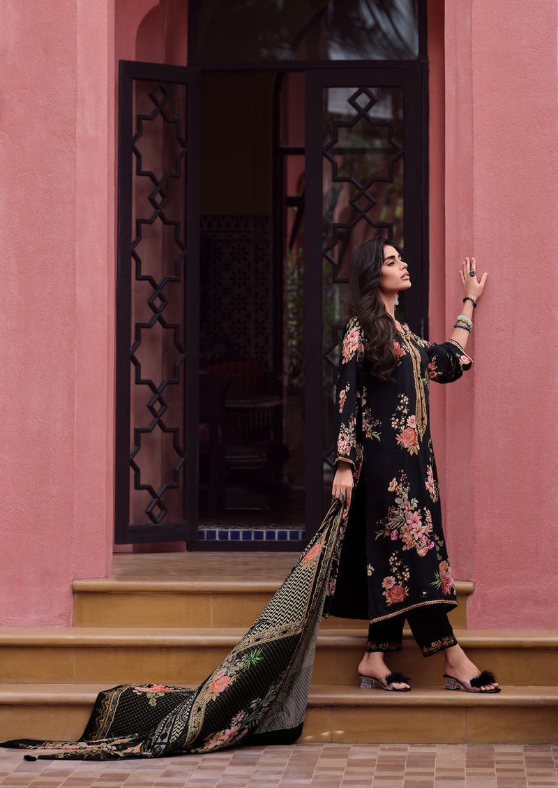 Black floral kurta set with embroidery